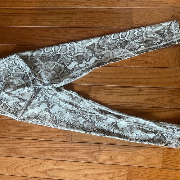 Victorias Secret Leggings - Picture 1 of 3